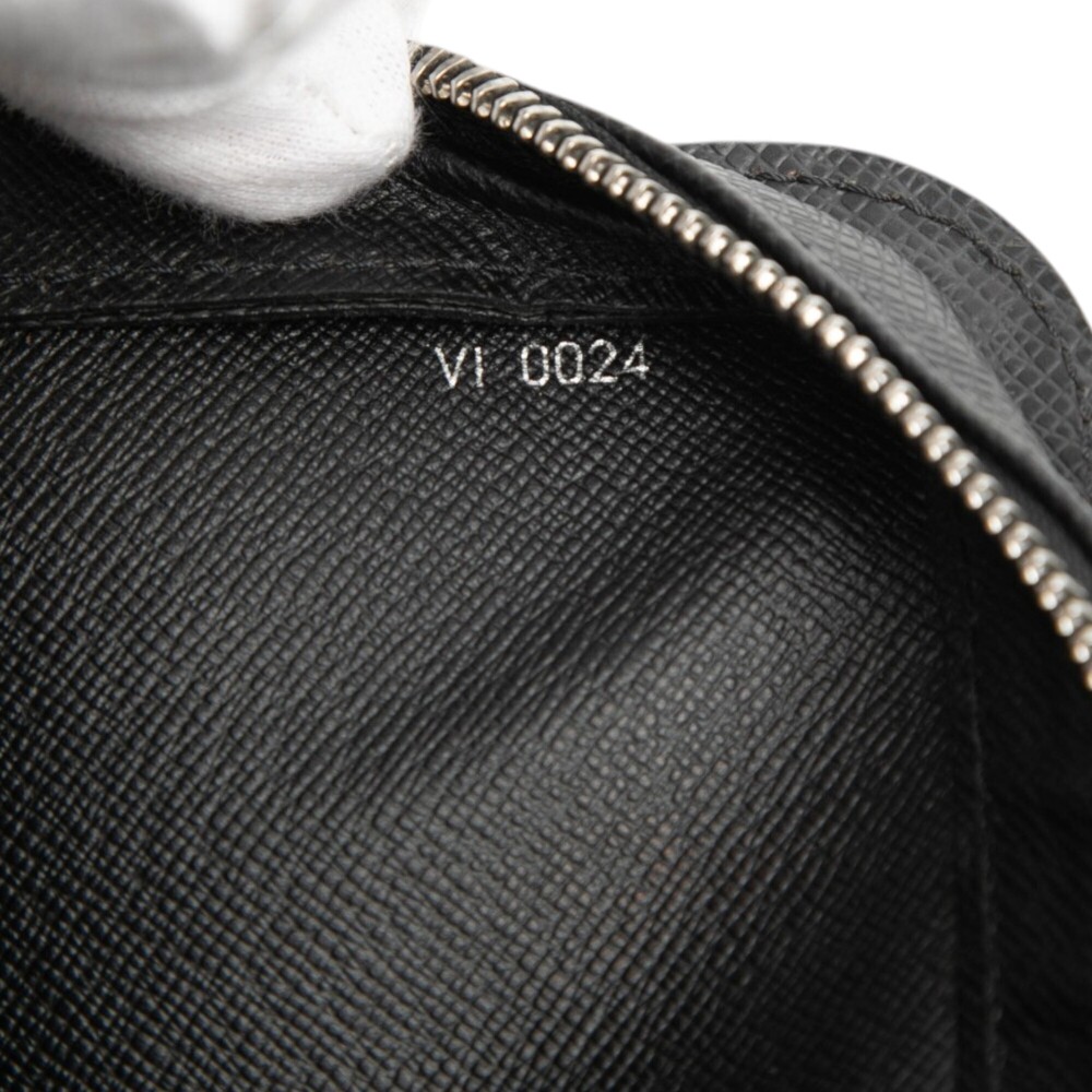 Pre-Loved Louis Vuitton Taiga Pochette Baikal - Picture 6 of 7